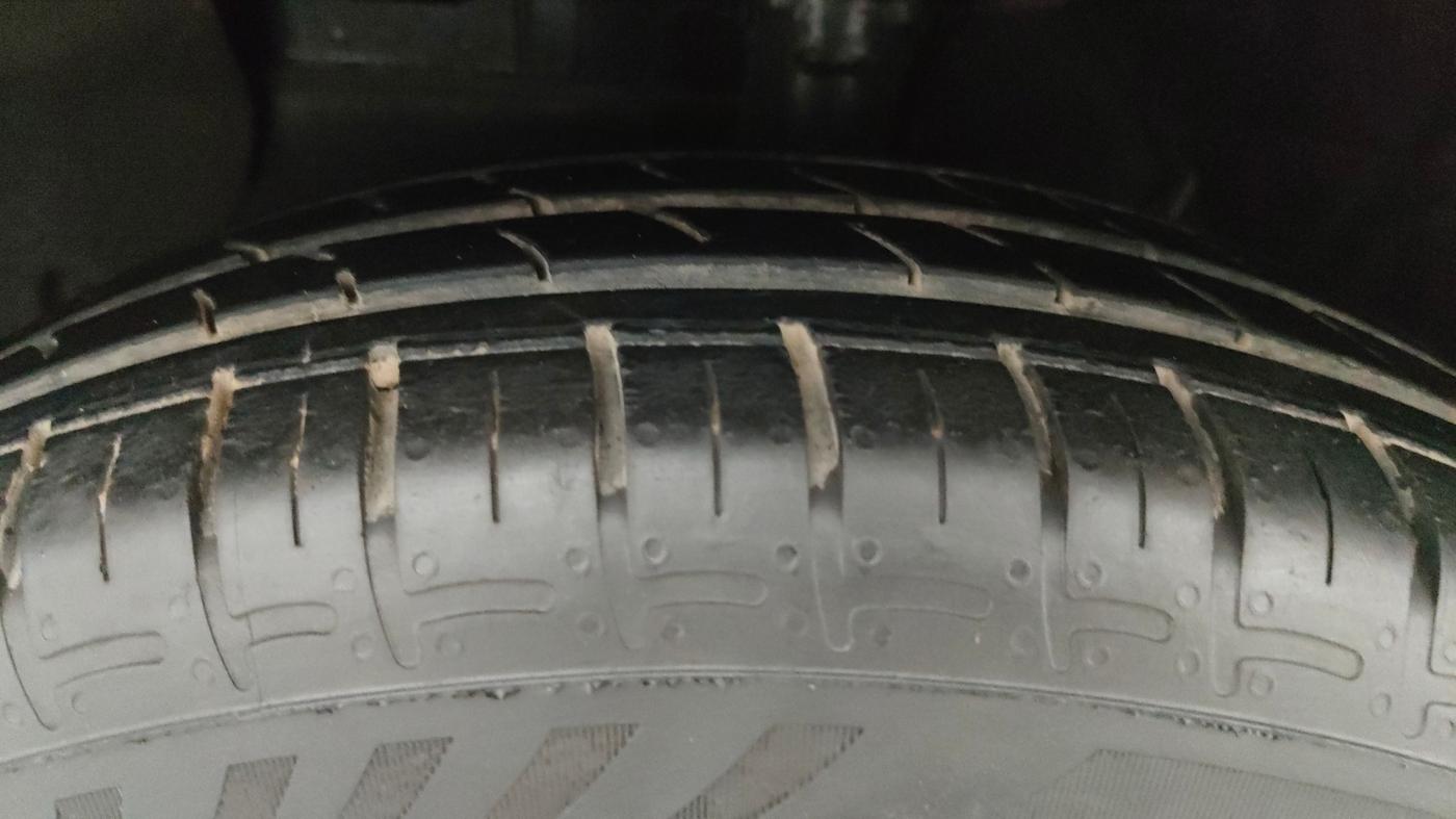 2022 Hyundai AURA S 1.2 CNG, CNG, Manual, 27,951 km, Left Front Tyre Tread