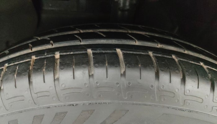 2022 Hyundai AURA S 1.2 CNG, CNG, Manual, 27,951 km, Left Front Tyre Tread