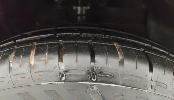 2022 Hyundai AURA S 1.2 CNG, CNG, Manual, 27,951 km, Right Front Tyre Tread