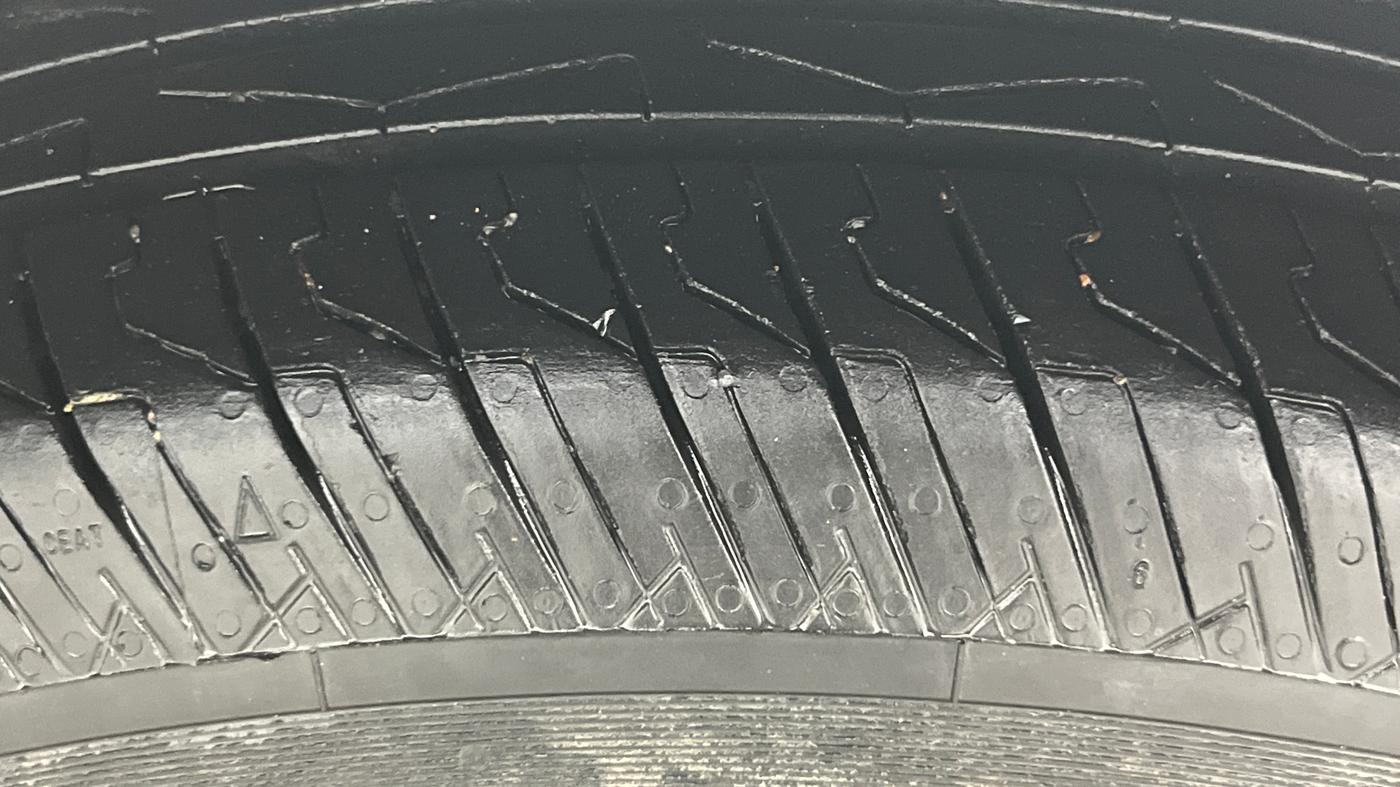 2015 Hyundai Eon D-LITE+, Petrol, Manual, 76,595 km, Left Front Tyre Tread