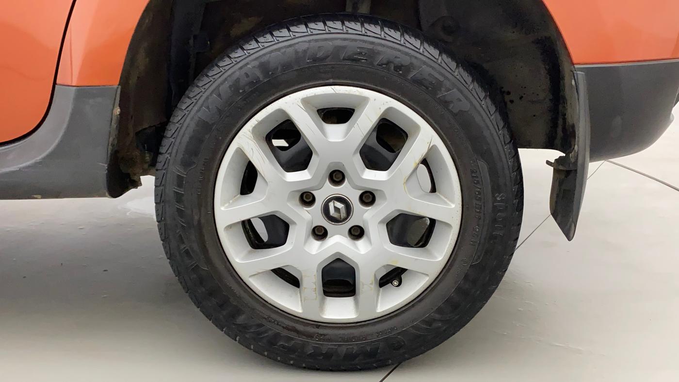 2017 Renault Duster RXL PETROL, Petrol, Manual, 40,296 km, Left Rear Wheel
