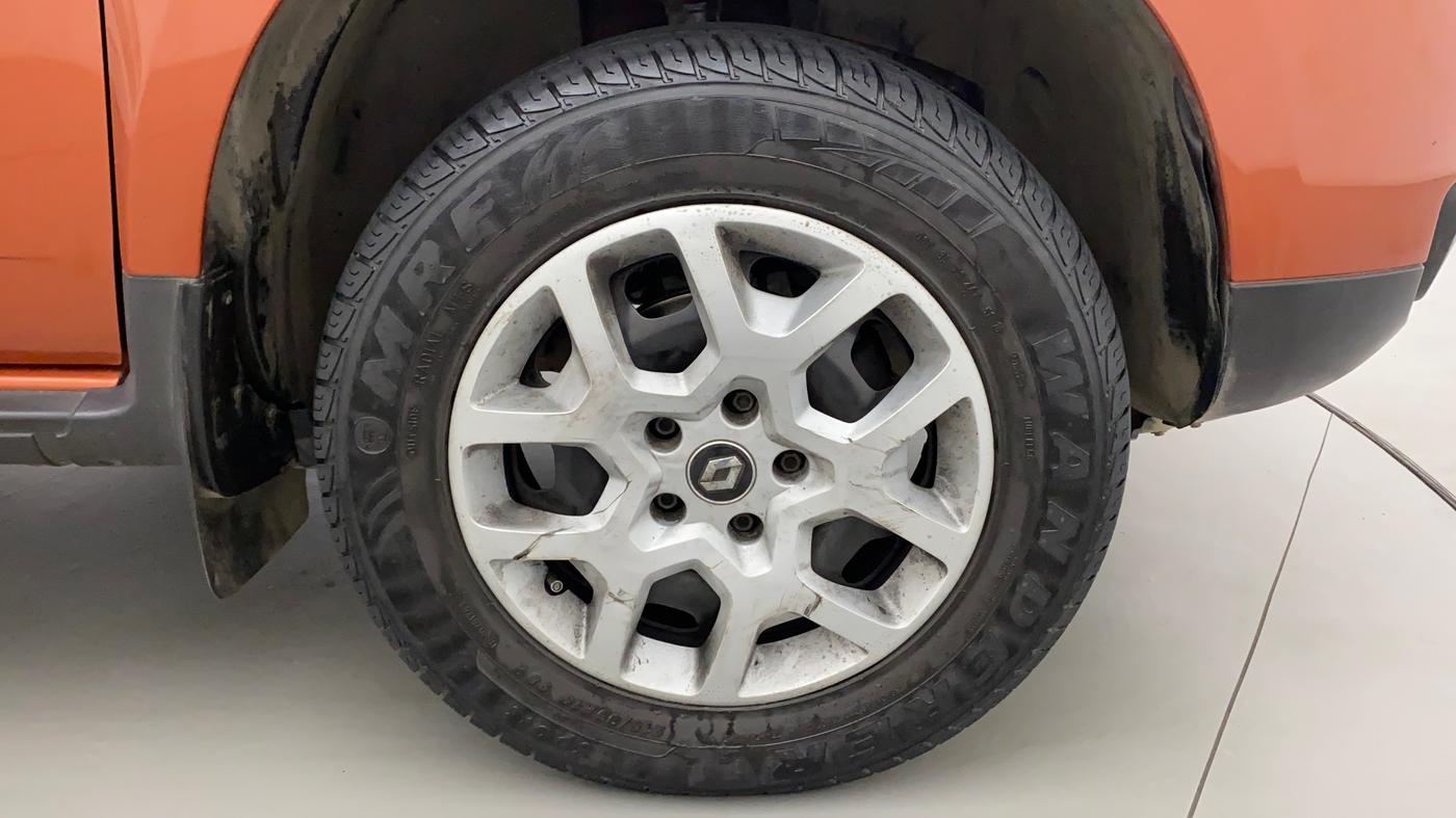 2017 Renault Duster RXL PETROL, Petrol, Manual, 40,296 km, Right Front Wheel