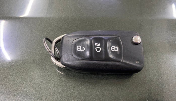 2020 Tata NEXON XM SUNROOF PETROL, Petrol, Manual, 96,060 km, Key Close Up