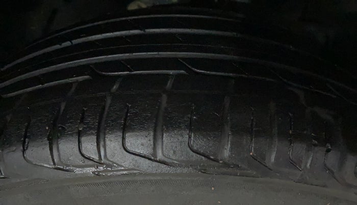 2020 Tata NEXON XM SUNROOF PETROL, Petrol, Manual, 96,060 km, Right Front Tyre Tread