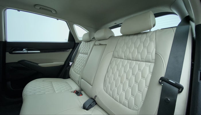 2021 KIA SELTOS HTX 1.5 PETROL MT, Petrol, Manual, 19,581 km, Right Side Rear Door Cabin