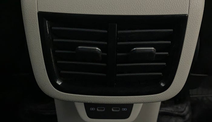 2022 Volkswagen TAIGUN TOPLINE 1.0 TSI MT, Petrol, Manual, 27,861 km, Rear AC Vents