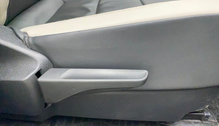 2022 Volkswagen TAIGUN TOPLINE 1.0 TSI MT, Petrol, Manual, 27,861 km, Driver Side Adjustment Panel