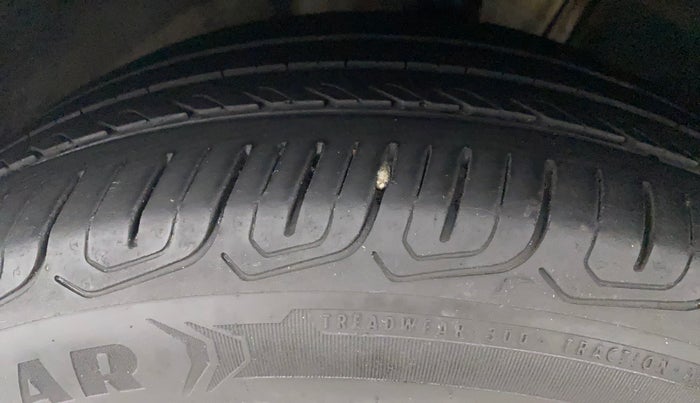 2022 Volkswagen TAIGUN TOPLINE 1.0 TSI MT, Petrol, Manual, 27,861 km, Left Front Tyre Tread