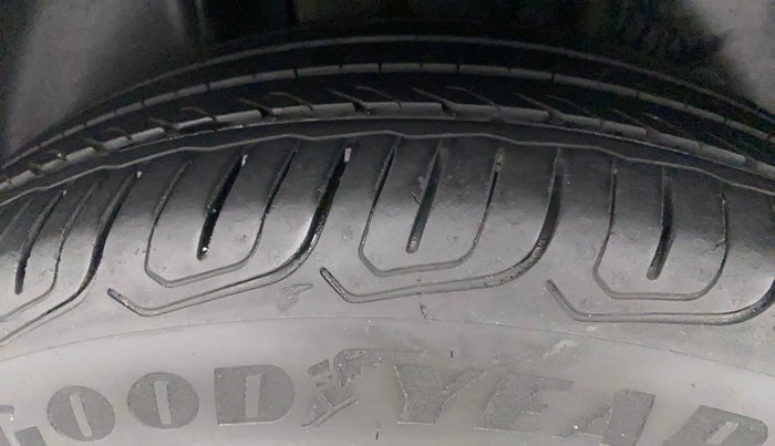 2022 Volkswagen TAIGUN TOPLINE 1.0 TSI MT, Petrol, Manual, 27,861 km, Right Rear Tyre Tread