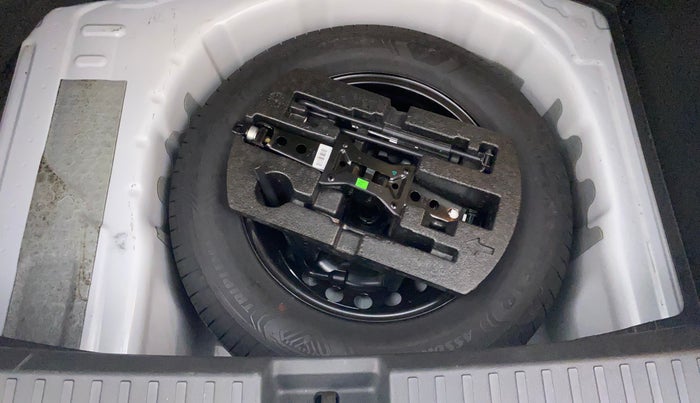 2022 Volkswagen TAIGUN TOPLINE 1.0 TSI MT, Petrol, Manual, 27,861 km, Spare Tyre