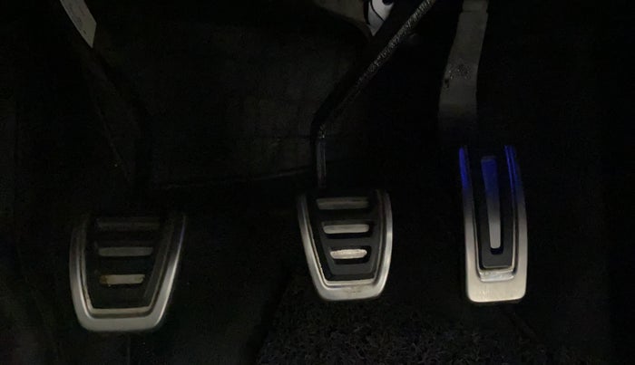 2022 Volkswagen TAIGUN TOPLINE 1.0 TSI MT, Petrol, Manual, 27,861 km, Pedals