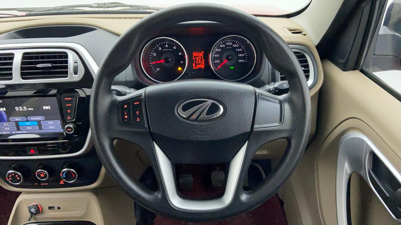 2018 Mahindra TUV300 T 10 MT Dual Tone, Diesel, Manual, 30,068 km, Steering Wheel Close Up