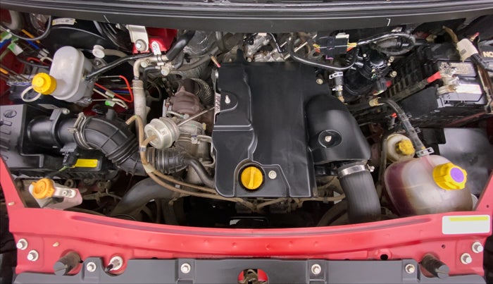 2018 Mahindra TUV300 T 10 MT Dual Tone, Diesel, Manual, 30,068 km, Open Bonet