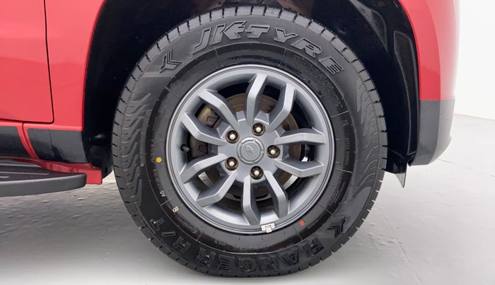 2018 Mahindra TUV300 T 10 MT Dual Tone, Diesel, Manual, 30,068 km, Right Front Wheel