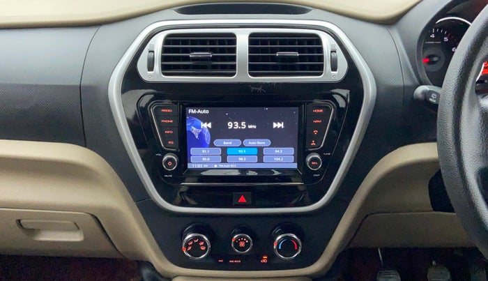 2018 Mahindra TUV300 T 10 MT Dual Tone, Diesel, Manual, 30,068 km, Air Conditioner