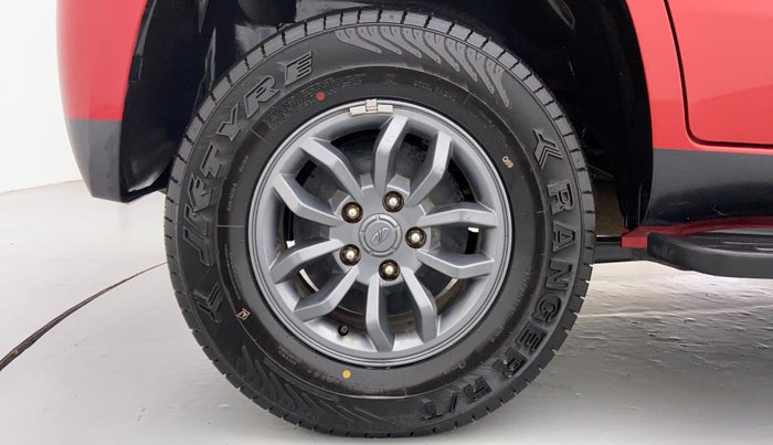 2018 Mahindra TUV300 T 10 MT Dual Tone, Diesel, Manual, 30,068 km, Right Rear Wheel
