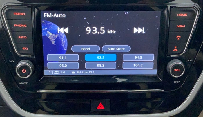 2018 Mahindra TUV300 T 10 MT Dual Tone, Diesel, Manual, 30,068 km, Infotainment System