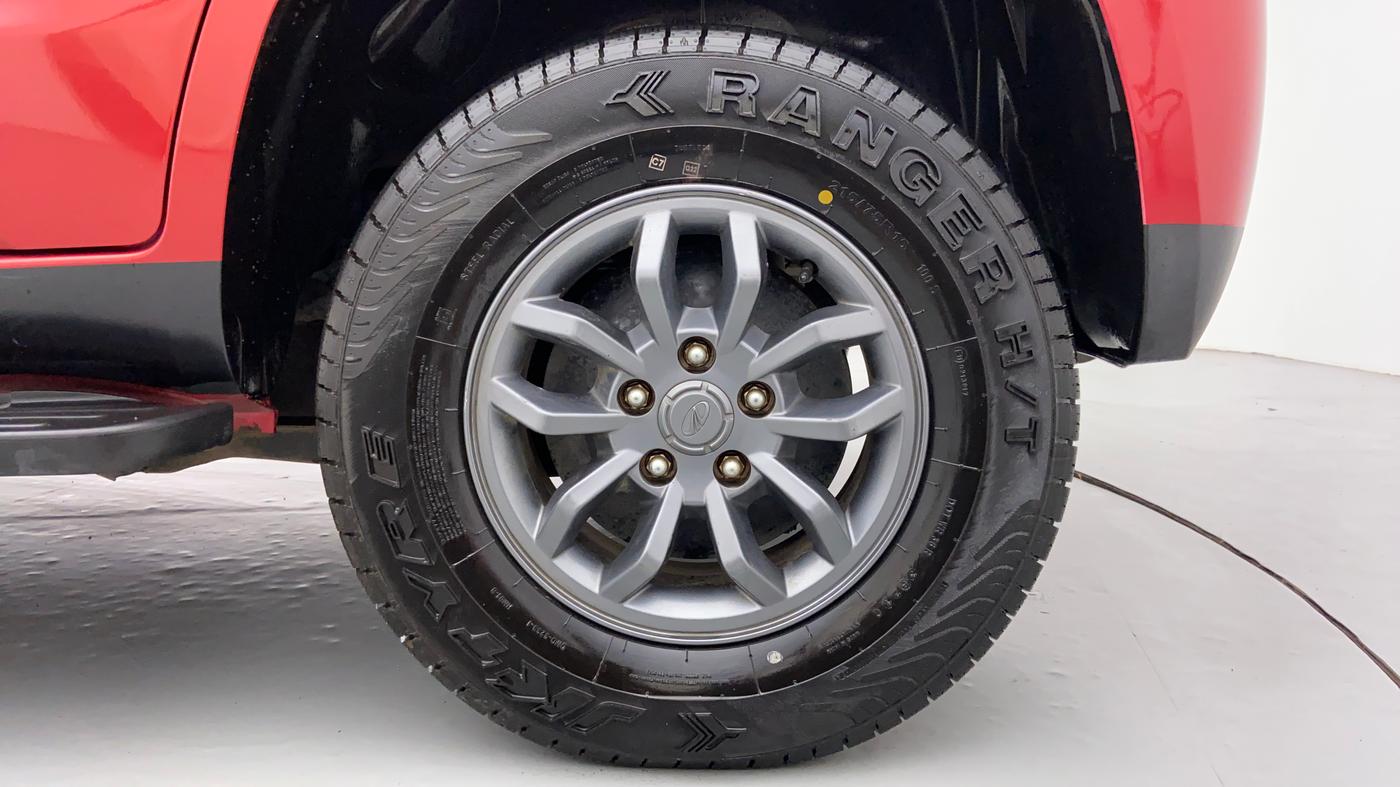 2018 Mahindra TUV300 T 10 MT Dual Tone, Diesel, Manual, 30,068 km, Left Rear Wheel