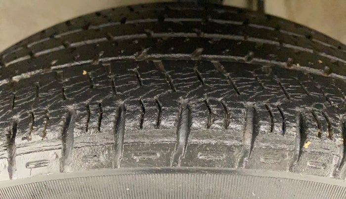2016 Maruti Alto K10 VXI AMT P, Petrol, Automatic, 32,224 km, Left Front Tyre Tread
