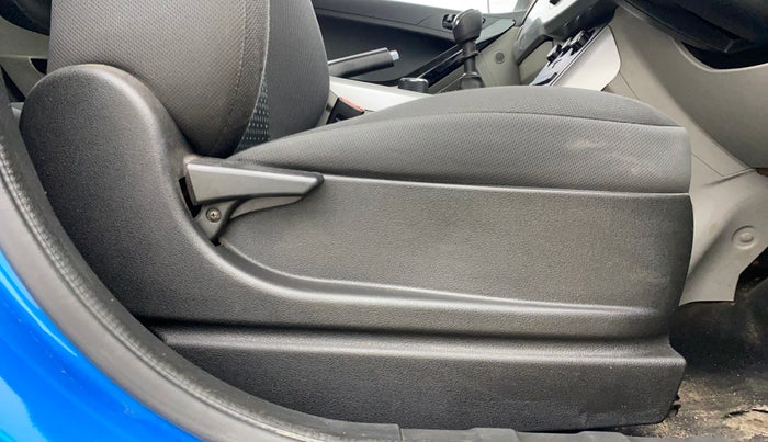 2018 Tata NEXON XM PETROL, Petrol, Manual, 98,175 km, Driver Side Adjustment Panel