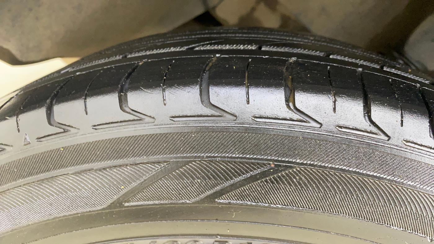 2018 Tata NEXON XM PETROL, Petrol, Manual, 98,175 km, Right Rear Tyre Tread