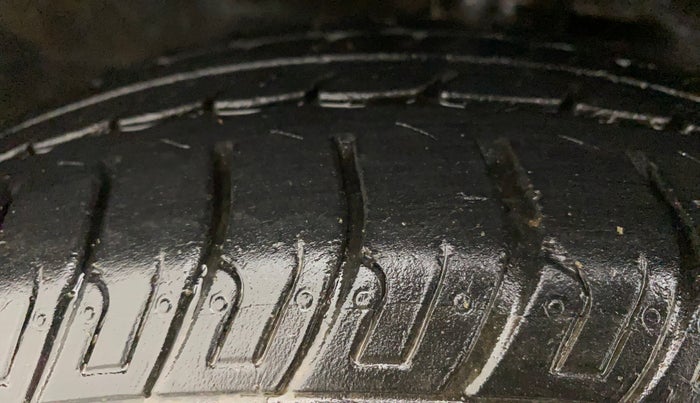 2017 Maruti Wagon R 1.0 VXI, Petrol, Manual, 22,529 km, Left Front Tyre Tread