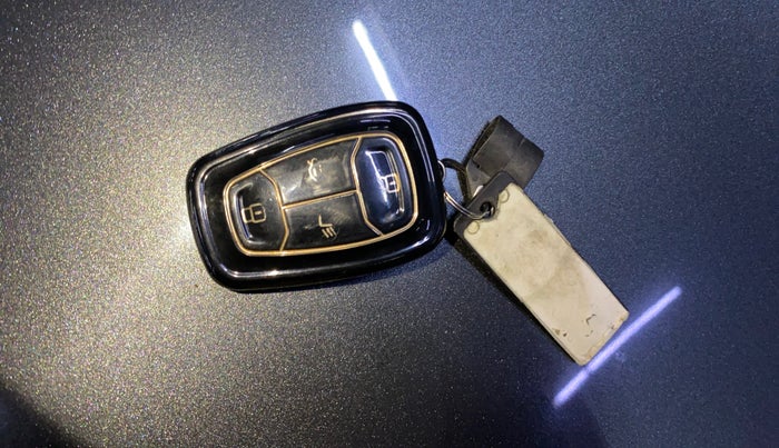 2023 Tata ALTROZ XZA, Petrol, Automatic, 14,383 km, Key Close Up