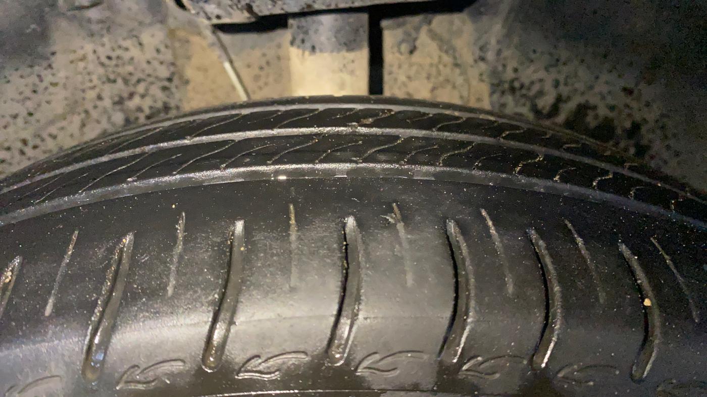 2023 Tata ALTROZ XZA, Petrol, Automatic, 14,406 km, Right Front Tyre Tread