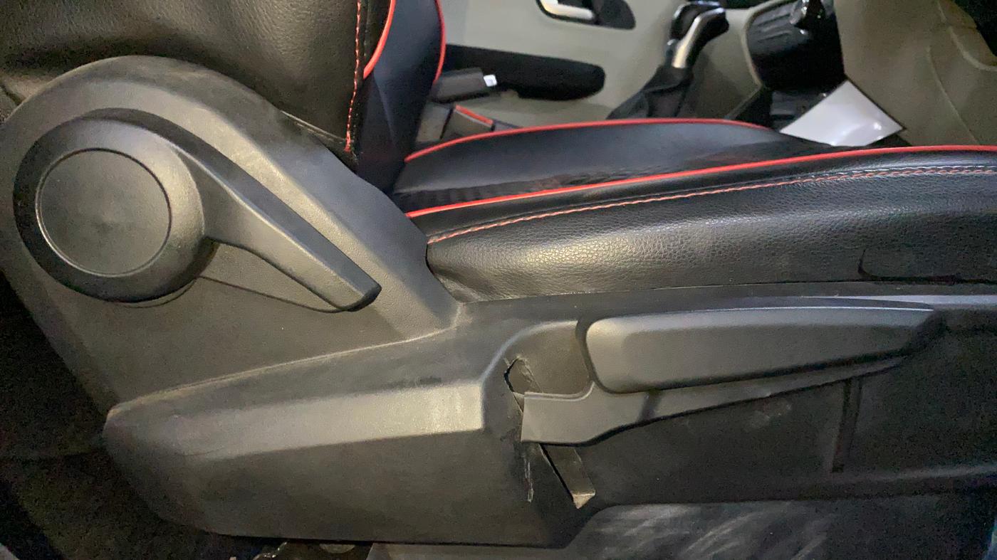 2023 Tata ALTROZ XZA, Petrol, Automatic, 14,406 km, Driver Side Adjustment Panel