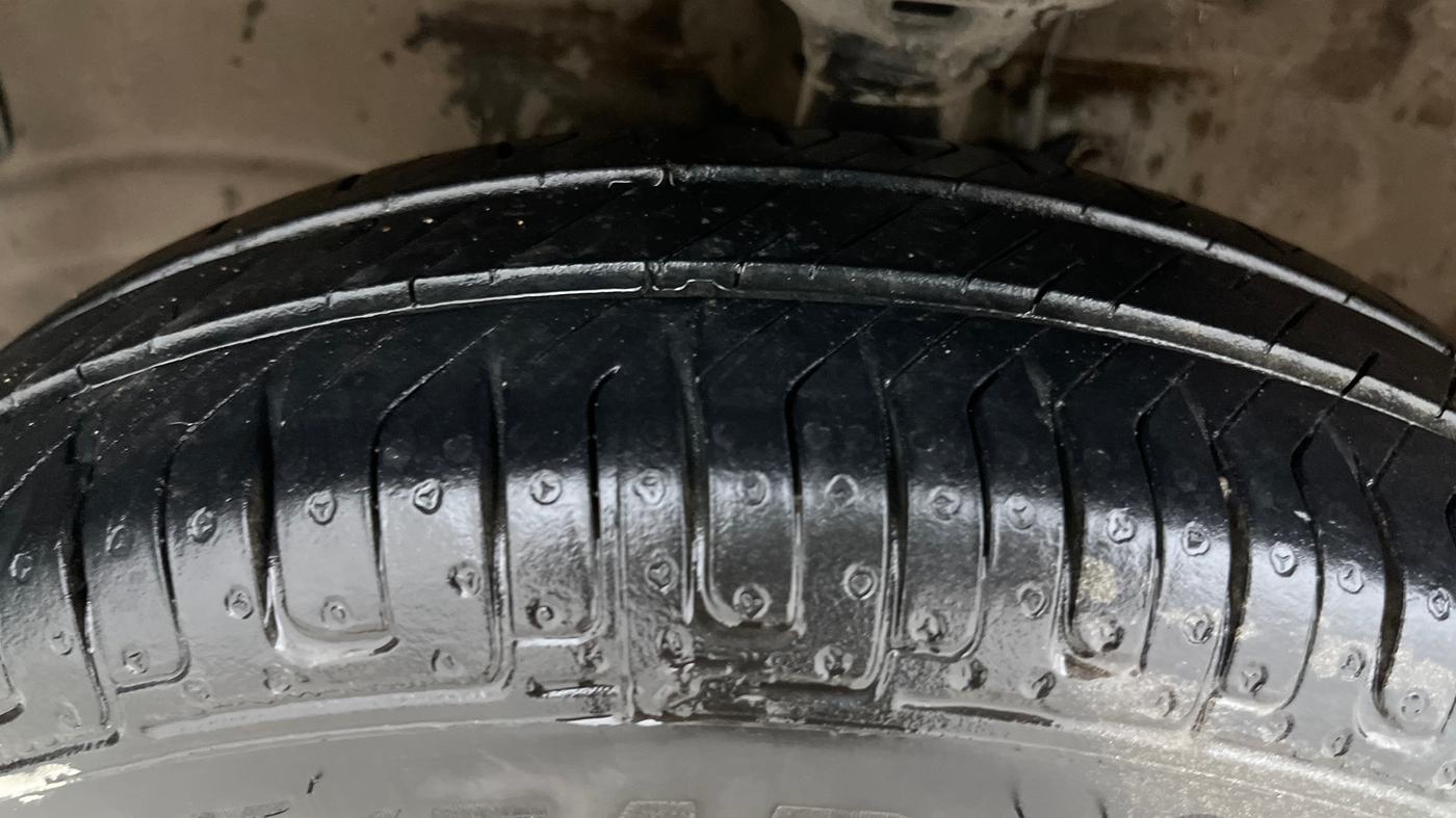 2015 Maruti Wagon R 1.0 LXI, Petrol, Manual, 53,032 km, Left Front Tyre Tread