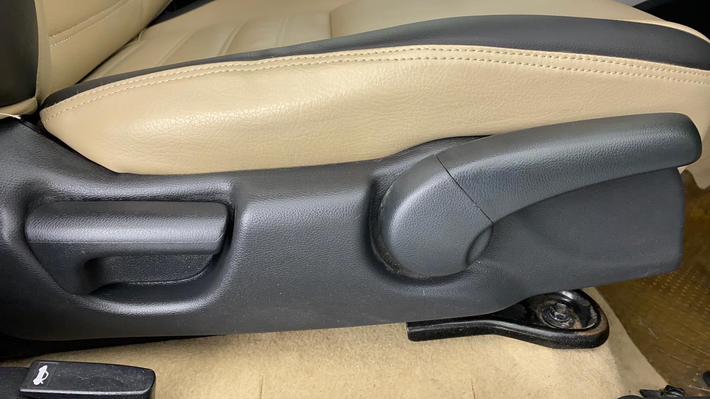 2018 Honda City V MT PETROL, Petrol, Manual, 24,087 km, Driver Side Adjustment Panel
