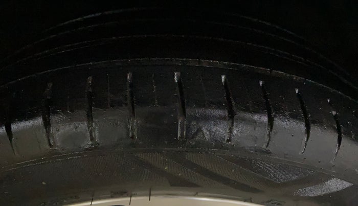 2019 Maruti Baleno ALPHA PETROL 1.2, Petrol, Manual, 70,194 km, Right Front Tyre Tread