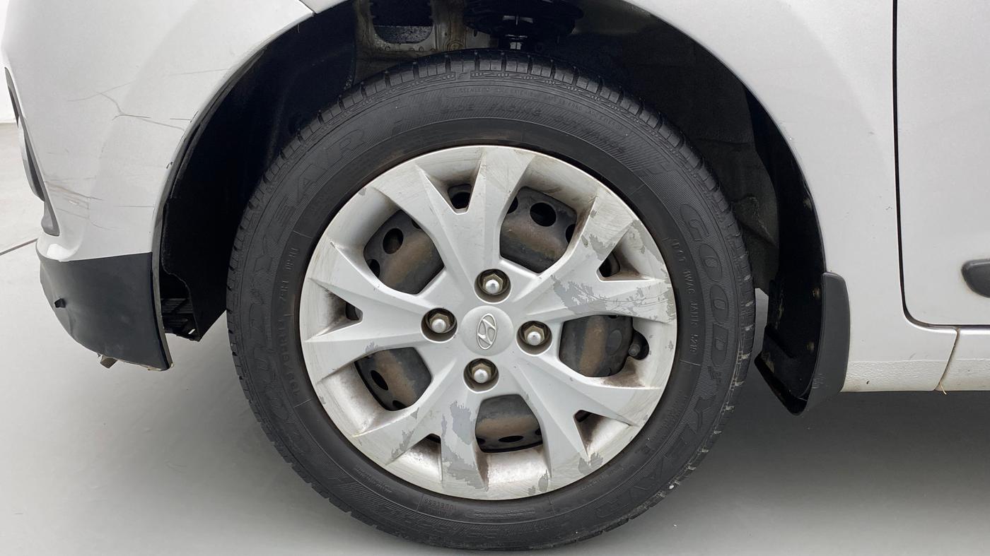 2015 Hyundai Grand i10 MAGNA 1.2 KAPPA VTVT, CNG, Manual, 1,03,294 km, Left Front Wheel