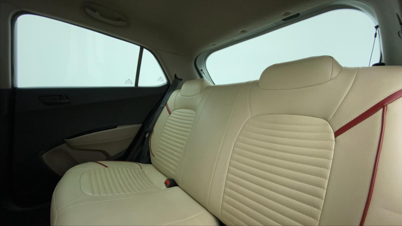 2015 Hyundai Grand i10 MAGNA 1.2 KAPPA VTVT, CNG, Manual, 1,03,294 km, Right Side Rear Door Cabin