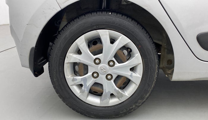 2015 Hyundai Grand i10 MAGNA 1.2 KAPPA VTVT, CNG, Manual, 1,03,294 km, Right Rear Wheel