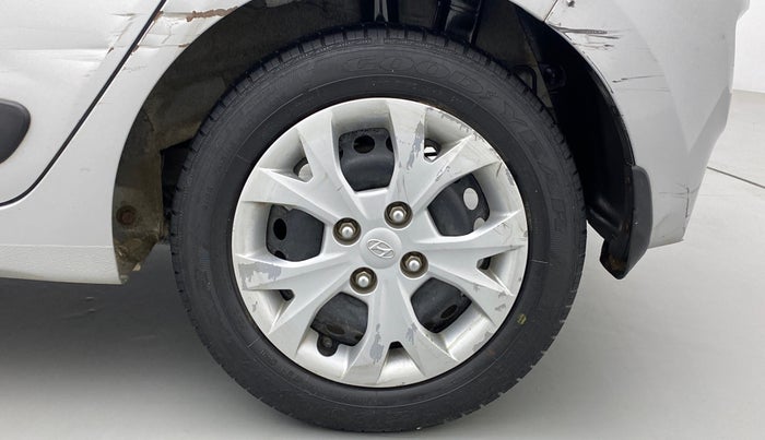 2015 Hyundai Grand i10 MAGNA 1.2 KAPPA VTVT, CNG, Manual, 1,03,294 km, Left Rear Wheel