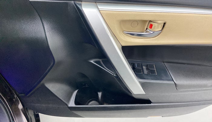 2017 Toyota Corolla Altis VL AT, Petrol, Automatic, 34,919 km, Driver Side Door Panels Control