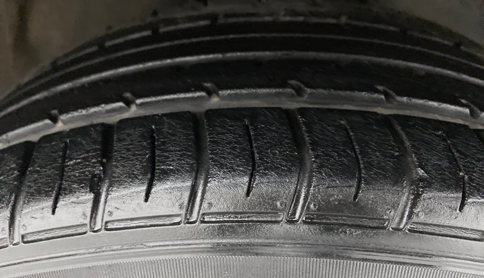 2017 Toyota Corolla Altis VL AT, Petrol, Automatic, 34,919 km, Right Front Tyre Tread