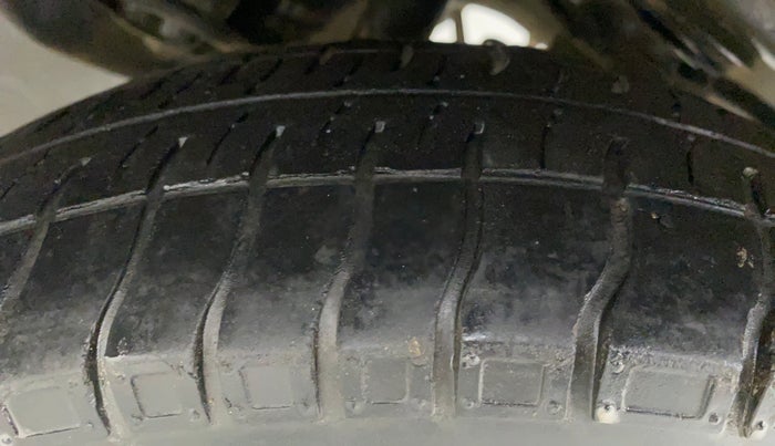2016 Maruti Alto 800 LXI CNG AIRBAG, CNG, Manual, 99,079 km, Left Rear Tyre Tread