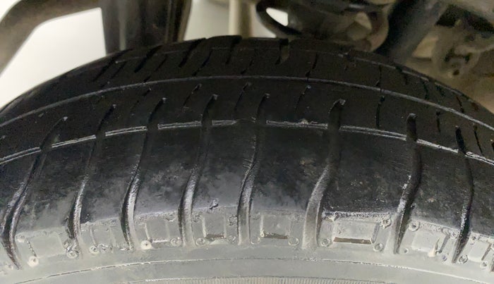 2016 Maruti Alto 800 LXI CNG AIRBAG, CNG, Manual, 99,079 km, Right Rear Tyre Tread