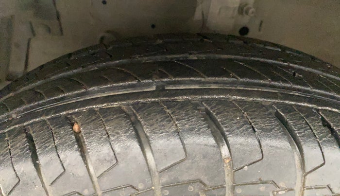 2013 Maruti Swift VXI, Petrol, Manual, 57,655 km, Left Front Tyre Tread