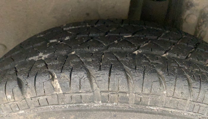 2013 Maruti Swift VXI, Petrol, Manual, 57,655 km, Left Rear Tyre Tread