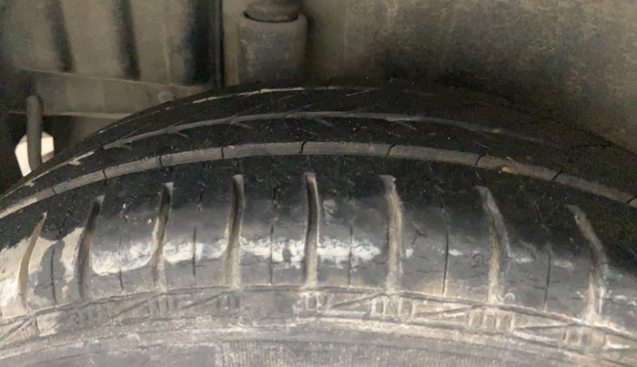 2013 Maruti Swift VXI, Petrol, Manual, 57,655 km, Right Rear Tyre Tread