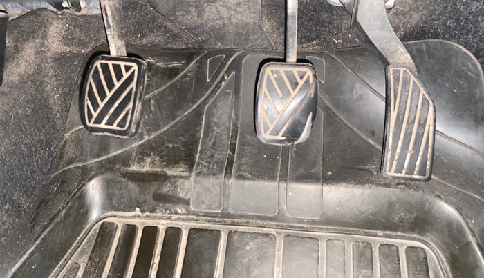 2013 Maruti Swift VXI, Petrol, Manual, 57,655 km, Pedals