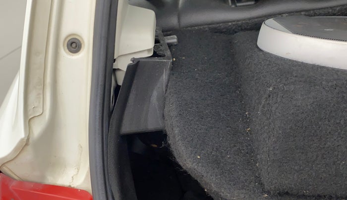 2012 Maruti Swift VXI, Petrol, Manual, 41,721 km, Dicky (Boot door) - Trim lock has minor damage