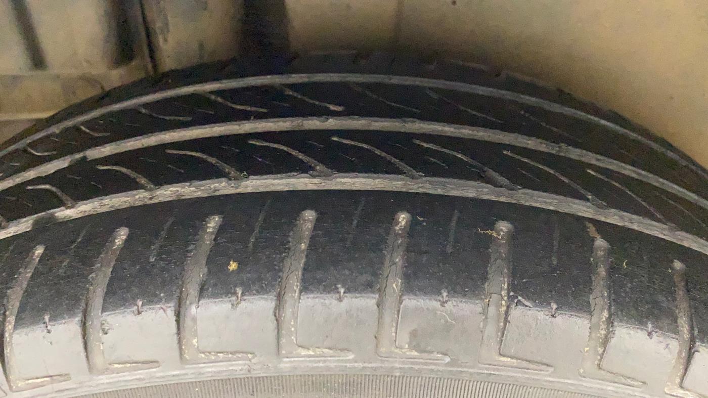 2012 Maruti Swift VXI, Petrol, Manual, 41,721 km, Right Rear Tyre Tread