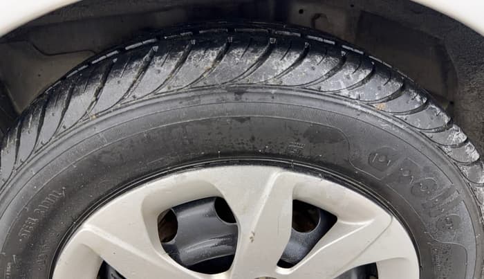 2015 Hyundai Eon MAGNA +, Petrol, Manual, 43,518 km, Right Rear Tyre Tread