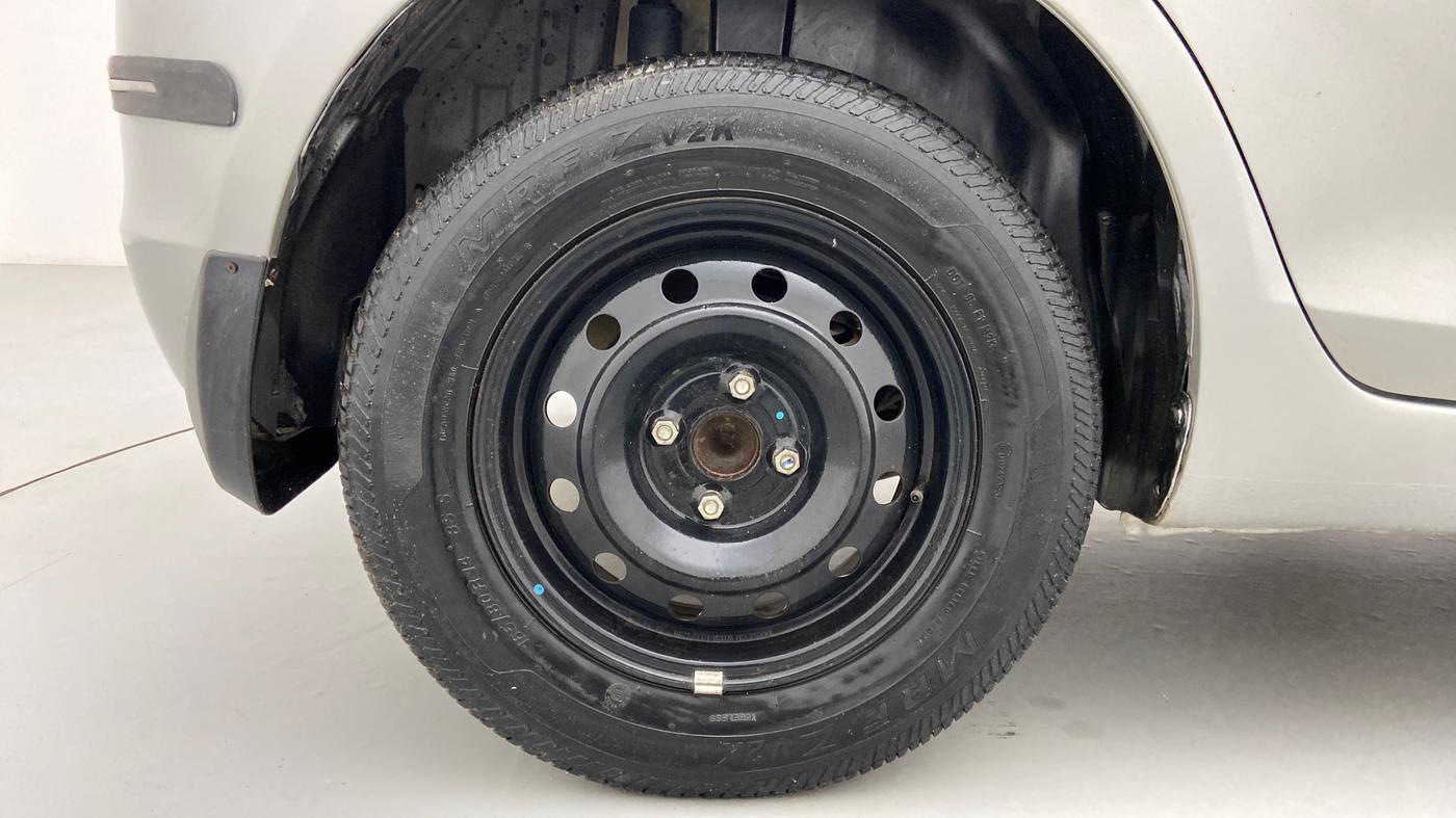 2013 Maruti Swift VXI, Petrol, Manual, 50,824 km, Right Rear Wheel