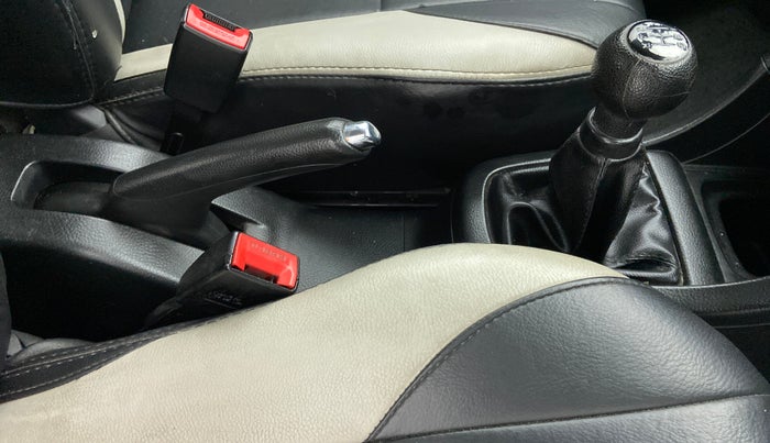2013 Maruti Swift VXI, Petrol, Manual, 50,824 km, Gear Lever