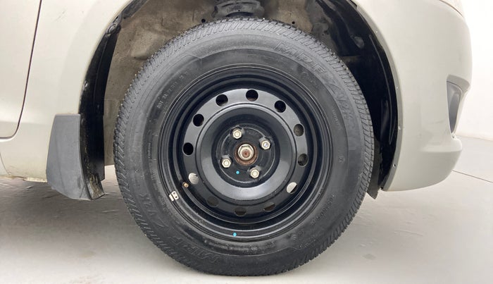 2013 Maruti Swift VXI, Petrol, Manual, 50,824 km, Right Front Wheel